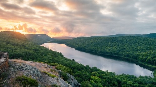 Lake_Of_The_Clouds_500.jpg